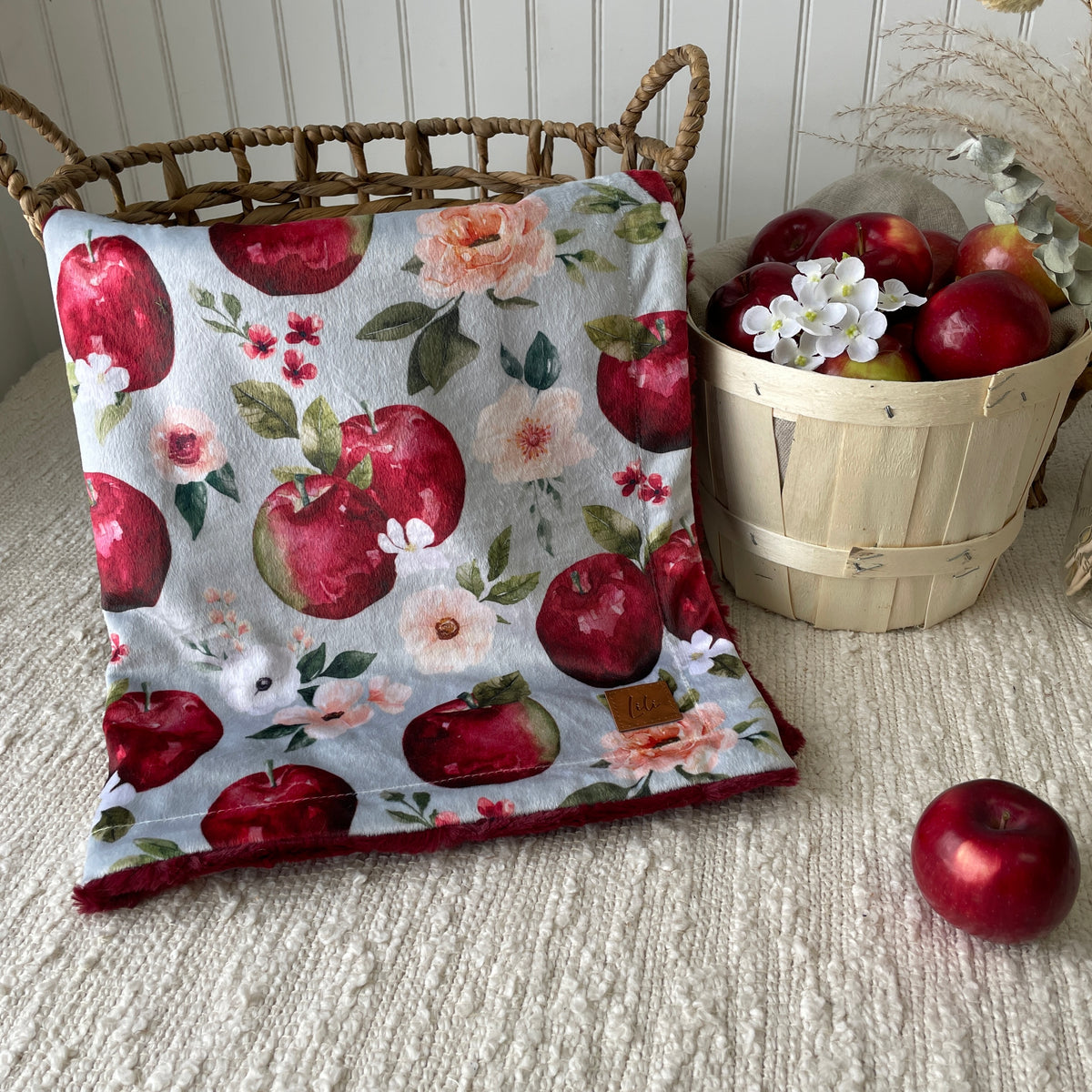 Simple comforter ready to go | Queen pippin apple [Minky/Faux Fur]