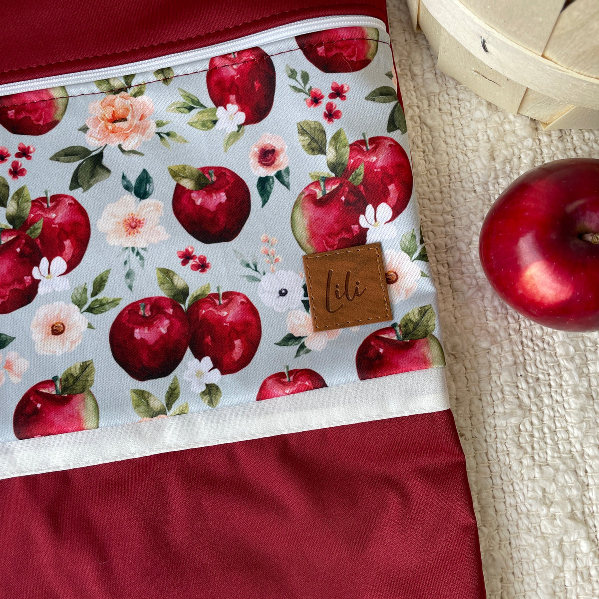 Hanging waterproof bag | Queen pippin apple