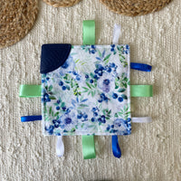 Crunchy comforter with teething corner | Blueberry Petals